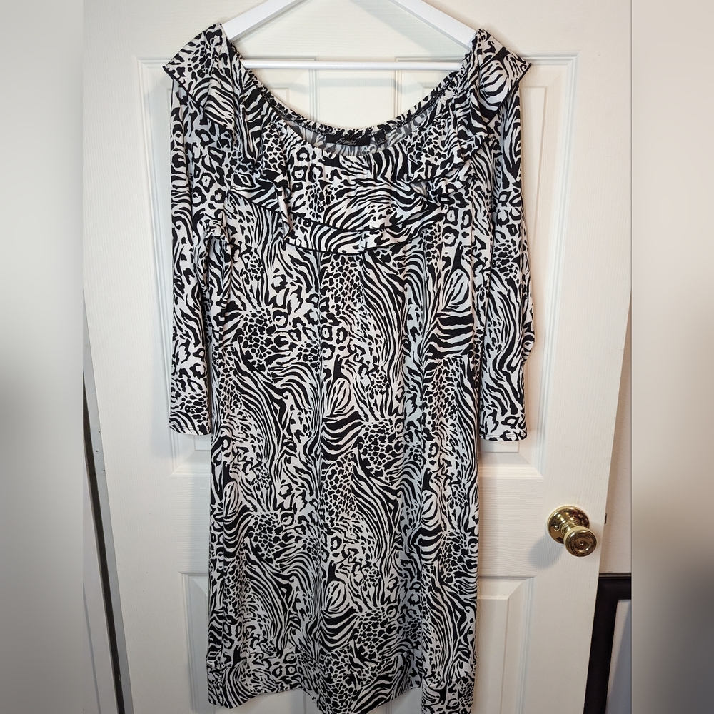 Essentials by Milano black and white animal print ruffle dress size large